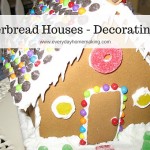 decorating gingerbread houses annual tradition | www.everydayhomemaking.com